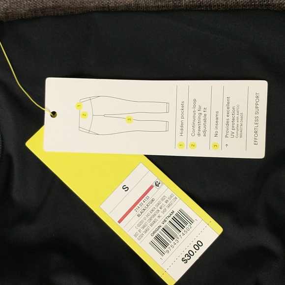 All in Motion Leggings. Black Size S NWT - Picture 2 of 5